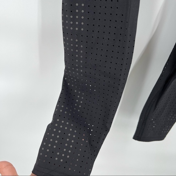 LULULEMON X soulcycle ride & reflect tight 28” size 4 - Picture 9 of 13